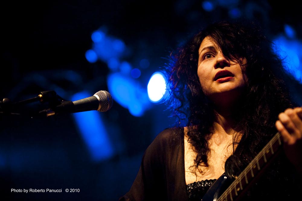 foto concerto Frankie Rose and the Outs Circolo degli Artisti 1-12-2010
