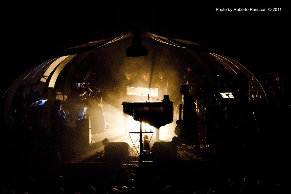 foto concerto Vinicio Capossela - Auditorium Conciliazione 20-10-2011