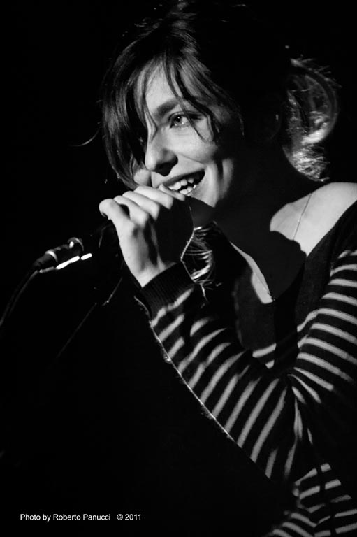 foto concerto Unepassante - Giulia Sarno - Angelo Mai 21-11-2011