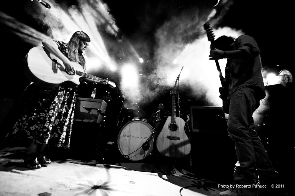 foto concerto Angus and Julia Stone - Circolo degli Artisti 06-05-2011