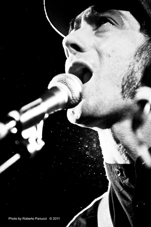 foto concerto A Toys Orchestra - Circolo degli Artisti 21-04-2011