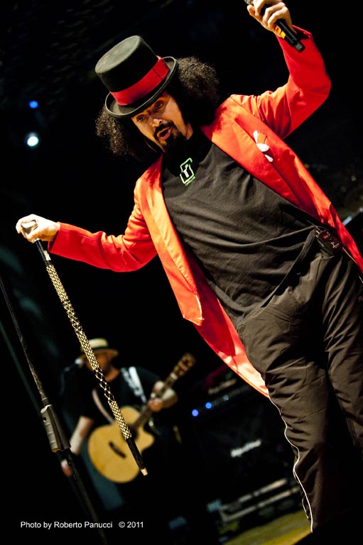 foto concerto Caparezza - Teatro Tenda Strisce 18-03-2011