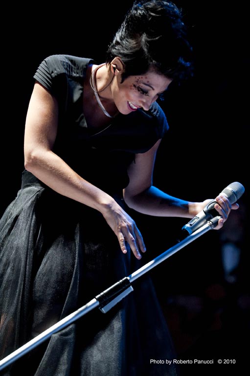 foto concerto Malika Ayane - Villa Celimontana Jazz Festival 04-07-2010