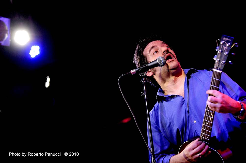foto concerto Beppe Voltarelli - The Place 11-05-2010