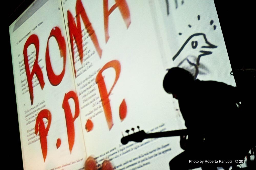 foto concerto Tre Allegri Ragazzi Morti interpretano Pasolini - Pasolini L'Incontro - Teatro Palladium 12-05-2011