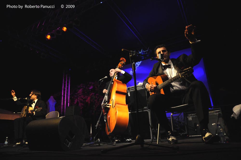 foto concerto Dario Pinelli - Italian Gypsy Jazz trio - Villa Celimontana Jazz Festival 29-08-2009