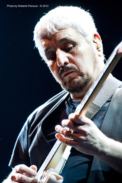 foto concerto Pino Daniele - PalaPartenope Napoli 31-03-2012