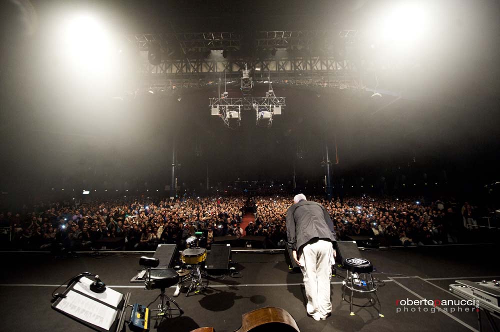 foto concerto Pino Daniele - Tutta n'ata storia live - Palapartenope Napoli 29-12-2012