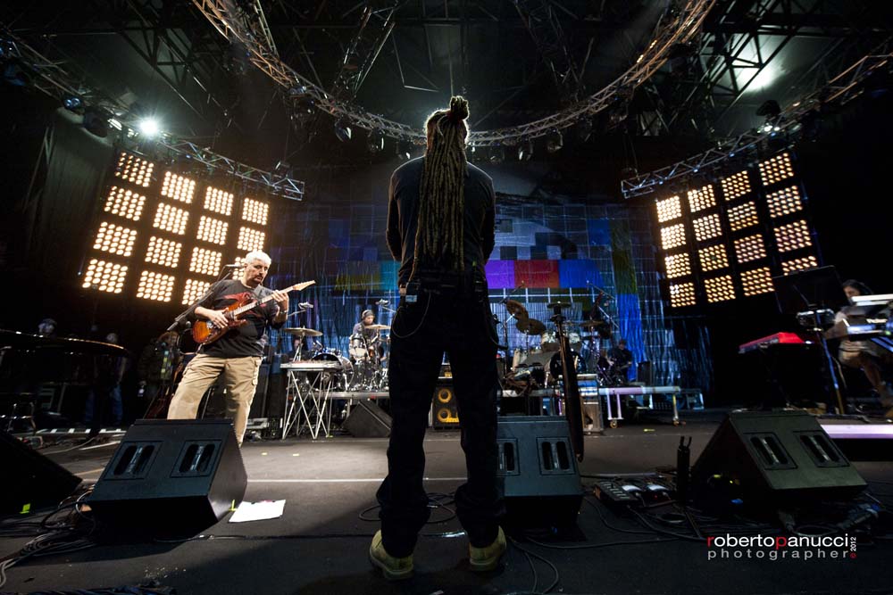 foto concerto Pino Daniele - Tutta n'ata storia live - Soundcheck - Palapartenope Napoli 28-12-2012