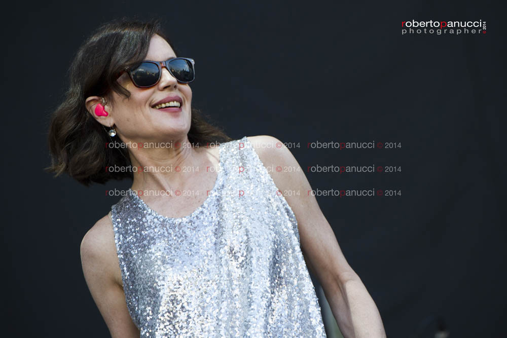 foto concerto Sadie and The Hot Heads - Elizabeth McGovern - Hard Rock Live - Piazza del Popolo 12-07-2014