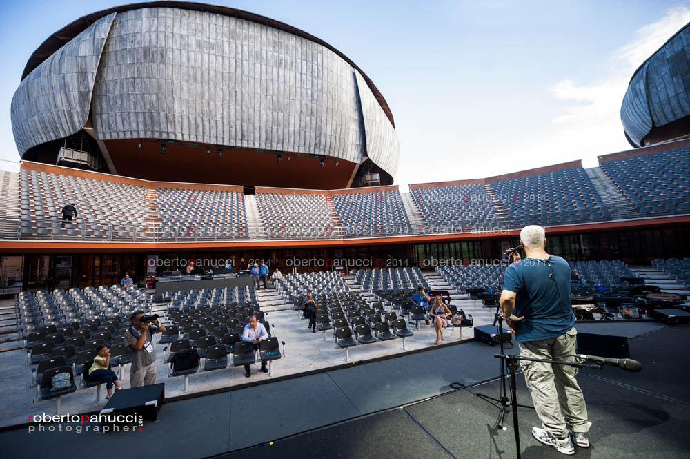 foto concerto Pino Daniele - Sinfonico a Metà - Auditorium Parco della Musica - Sound Check 18-07-2014