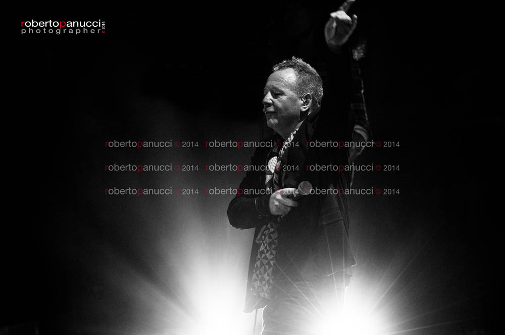 foto concerto Simple Minds - Jim Kerr - Auditorium Parco della Musica 27-07-2014