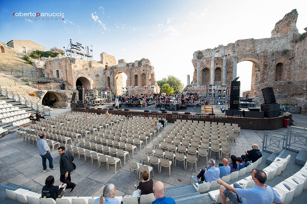 foto concerto Pino Daniele - Sinfonico a Metà - Sound Check - Teatro Antico di Taormina 22-08-2014