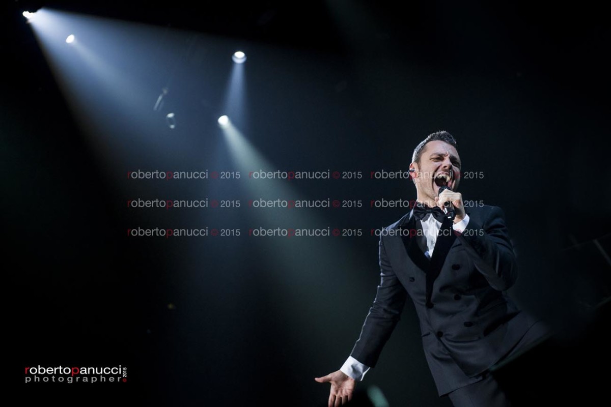 foto concerto Tiziano Ferro - Palalottomatica 21-11-2015