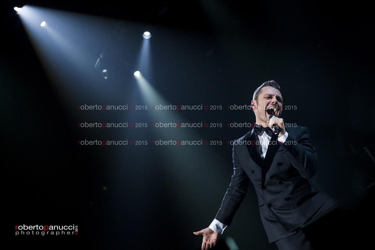 foto concerto Tiziano Ferro - Palalottomatica 21-11-2015