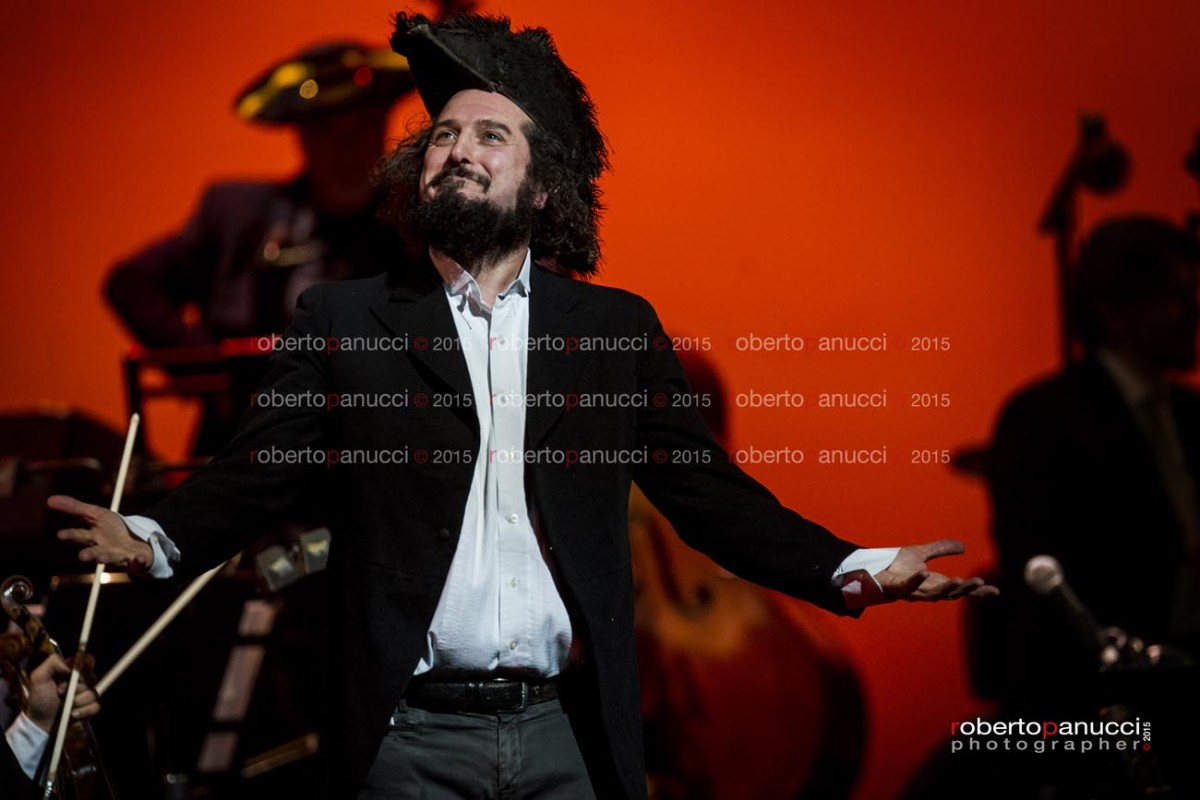 foto concerto Vinicio Capossela - Teatro dell'Opera di Roma 21-12-2015