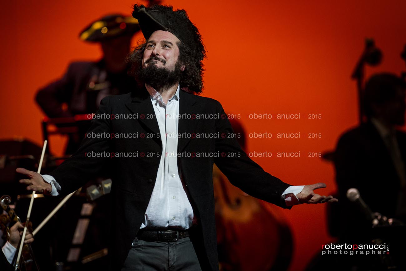 foto concerto Vinicio Capossela - Teatro dell'Opera di Roma 21-12-2015