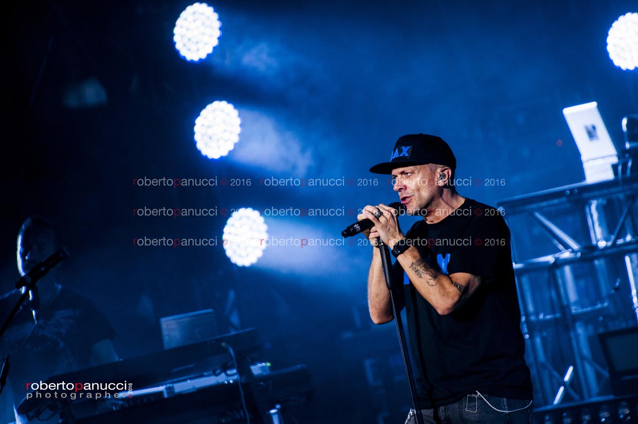 foto concerto Max Pezzali - Auditorium Parco della Musica 29-06-2016