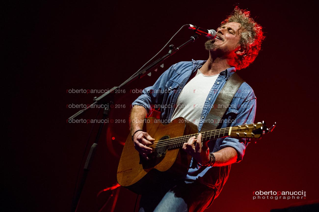 foto concerto Niccolò Fabi - Teatro Europa Aprilia 26-12-2016