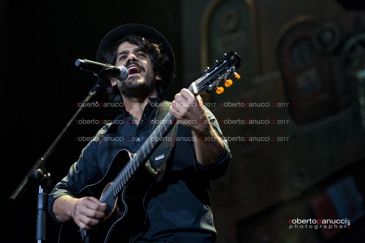foto concerto Alessandro Mannarino - Palalottomatica 26-03-2017
