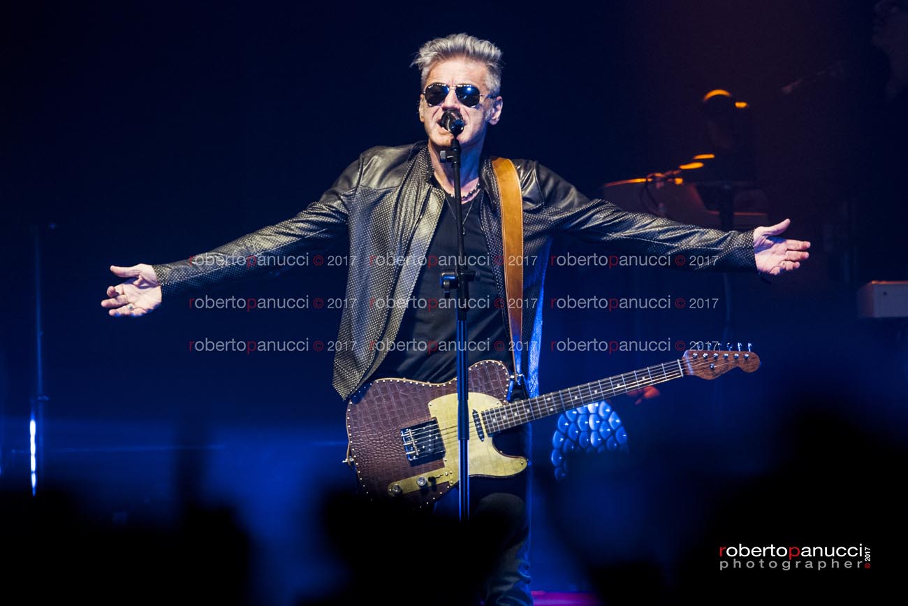 foto concerto Luciano Ligabue - PalaMaggiò Caserta 03-03-2017