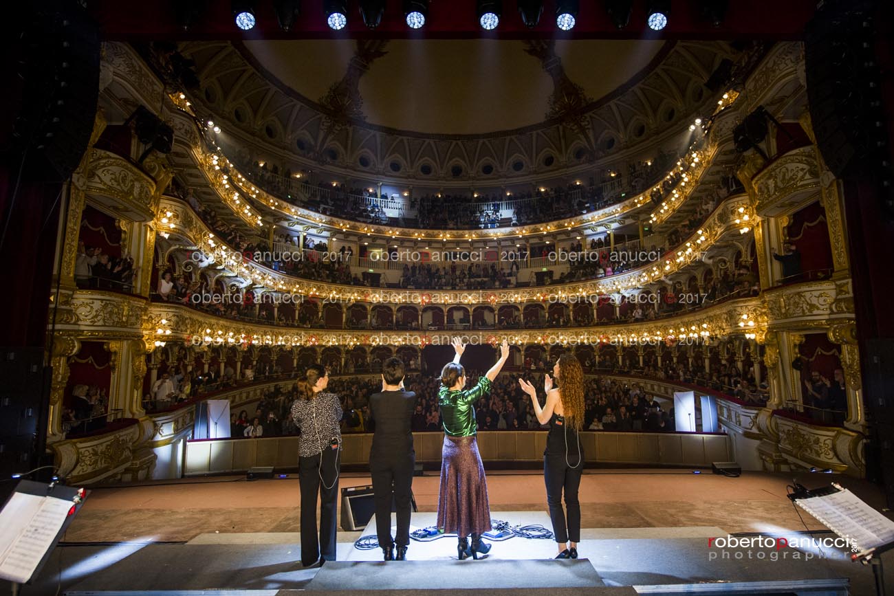 foto concerto Carmen Consoli - Teatro Petruzzelli - Bari- 30-03-2017