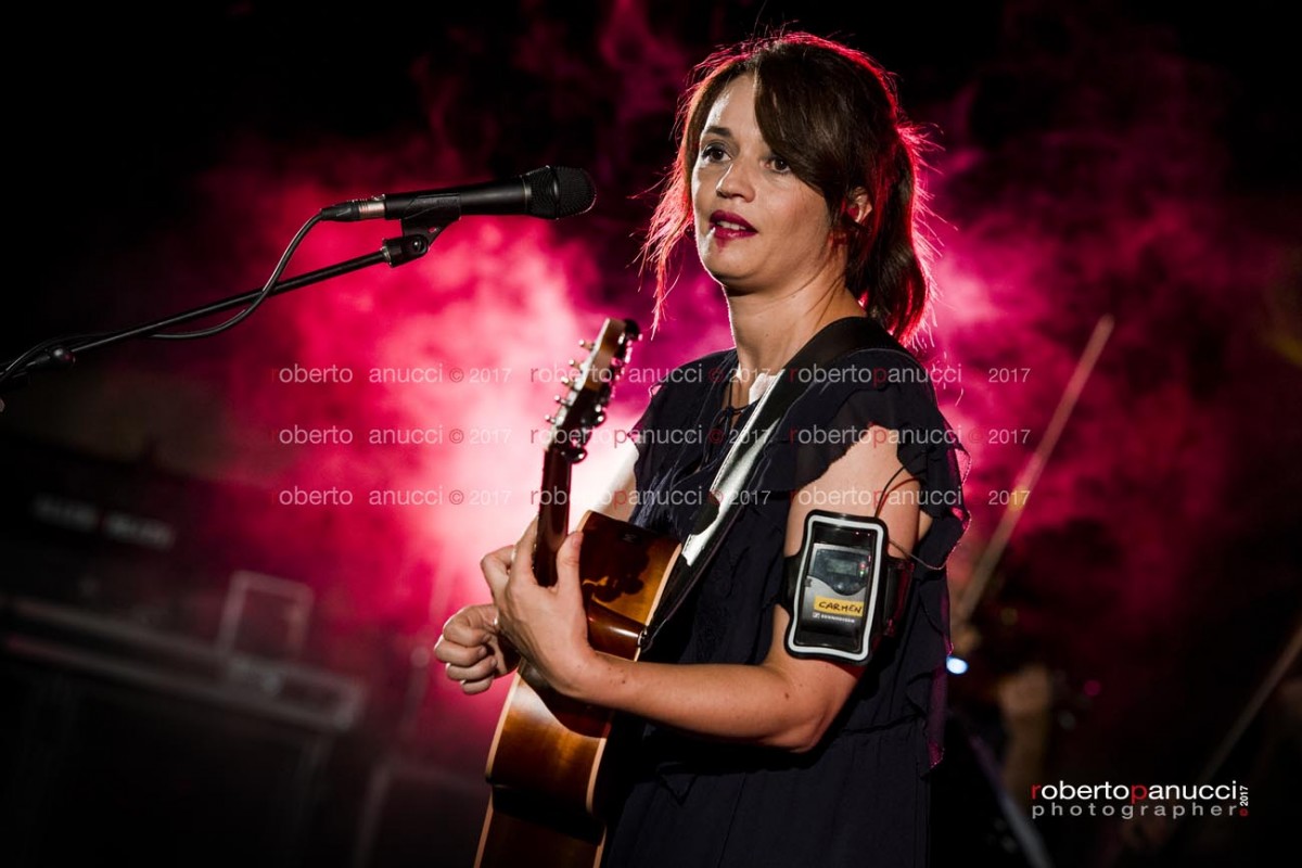 foto concerto Carmen Consoli - Indiegeno Fest - Teatro Greco di Tindari 09-08-2017