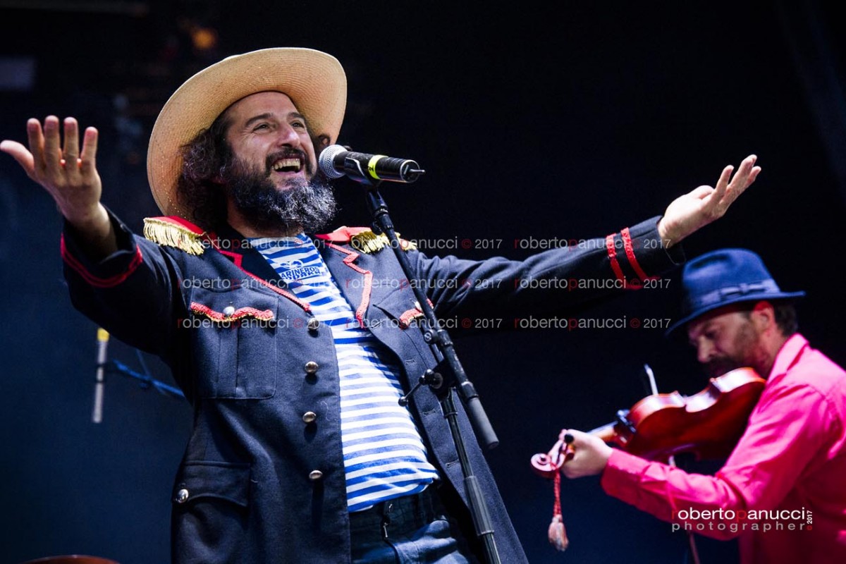 foto concerto Vinicio Capossela - Dobranotch - Calitri Sponz Fest 26-08-2017