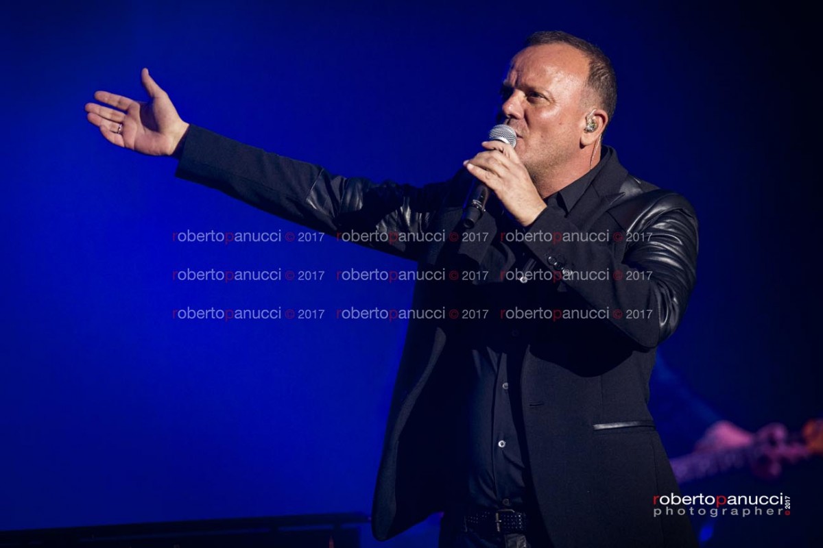 foto concerto Gigi D'Alessio - Auditorium Parco della Musica 23-10-2017