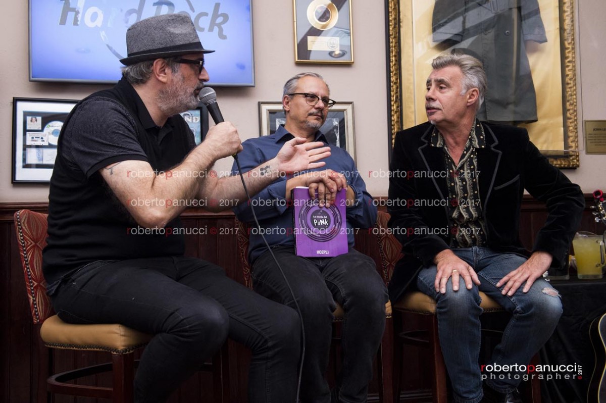 foto presentazione libro La Storia del Punk di Stefano Gilardino - feat Glen Matlock - Hard Rock Cafe 26-10-2017