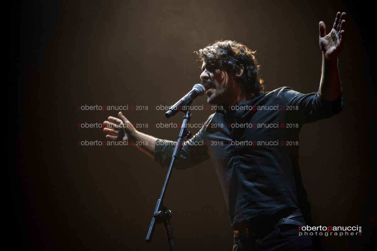foto concerto Alessandro Mannarino - Teatro Verdi Firenze 26-03-2018