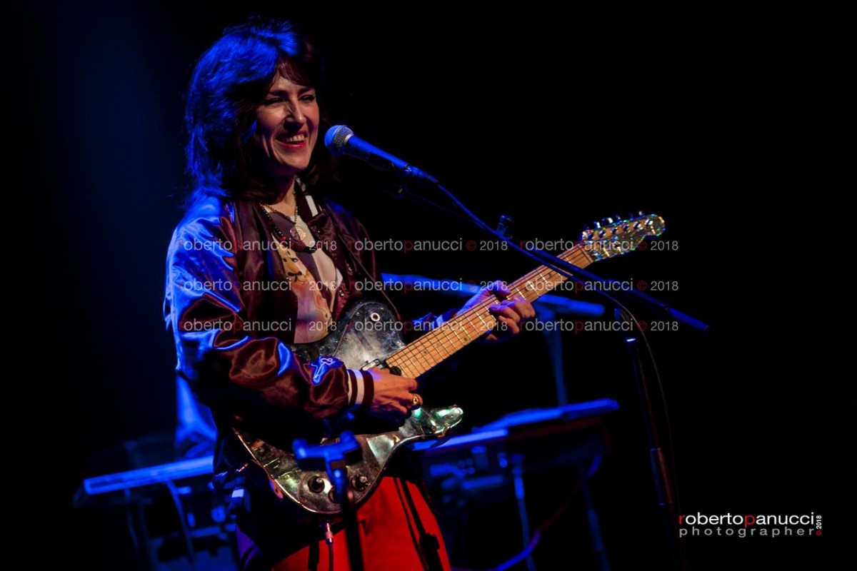foto concerto Joan As Police Woman - Auditorium Parco della Musica 28-03-2018