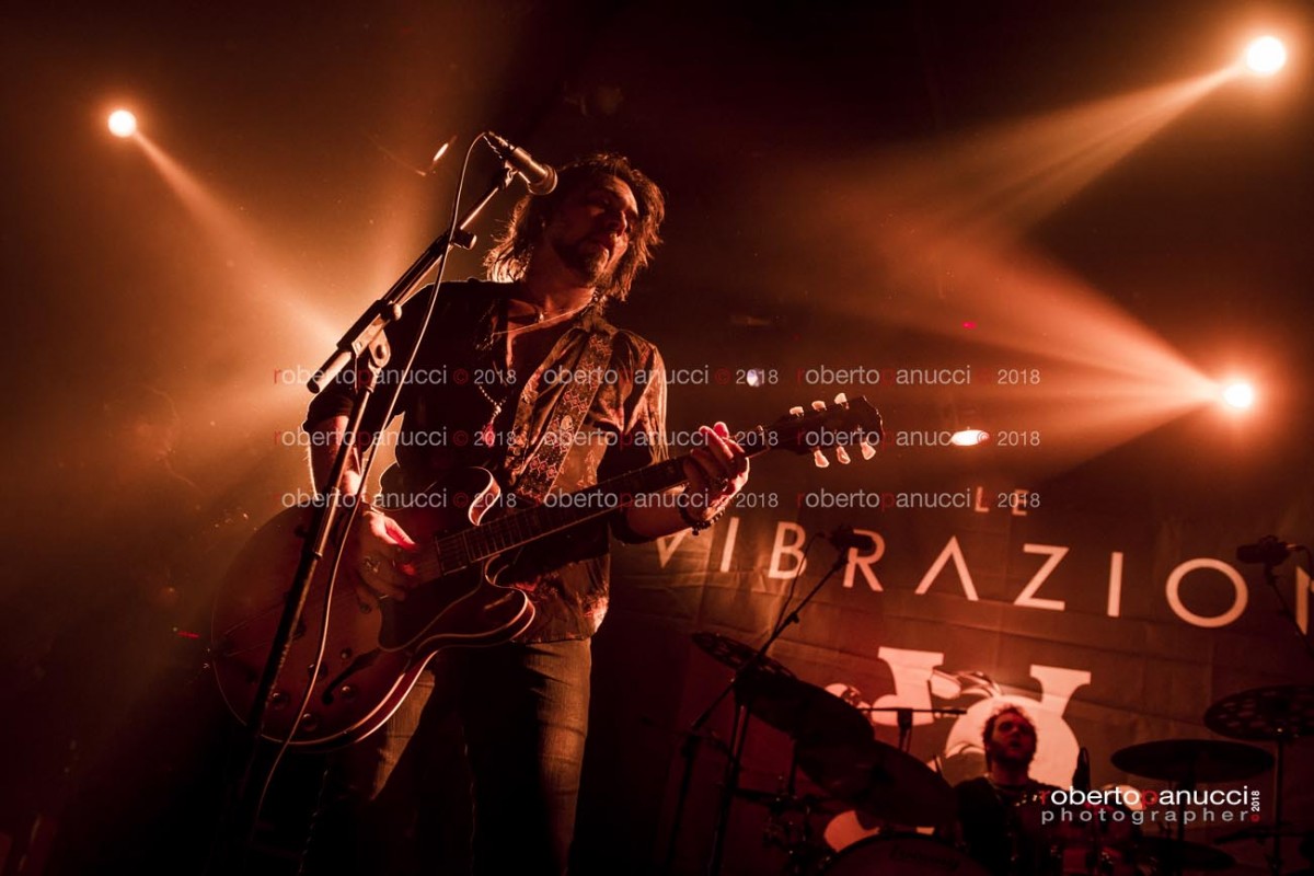 foto concerto Le Vibrazioni - Teatro Quirinetta 03-04-2018