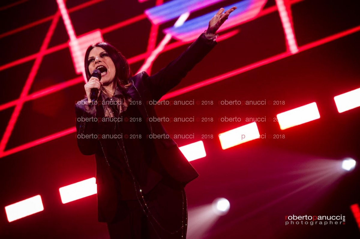 foto concerto Laura Pausini - Palalottomatica 30-10-2018