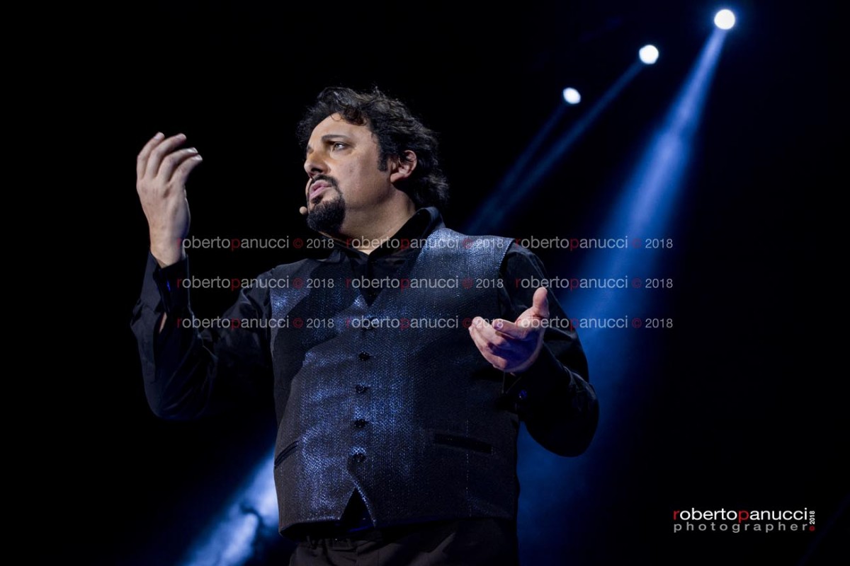 foto spettacolo Enrico Brignano - Palazzo dello Sport di Roma 28-12-2018