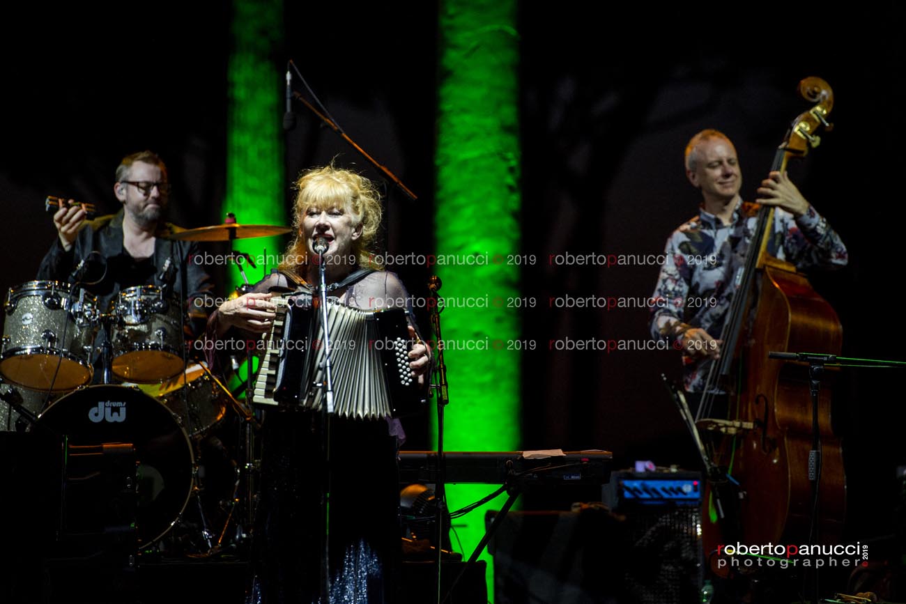 foto concerto Loreena McKennitt – Teatro Romano di Ostia Antica 25-07-2019