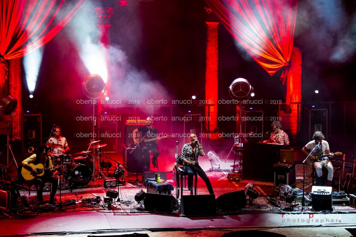 foto concerto Negrita - Teatro Romano di Ostia Antica 09-07-2019