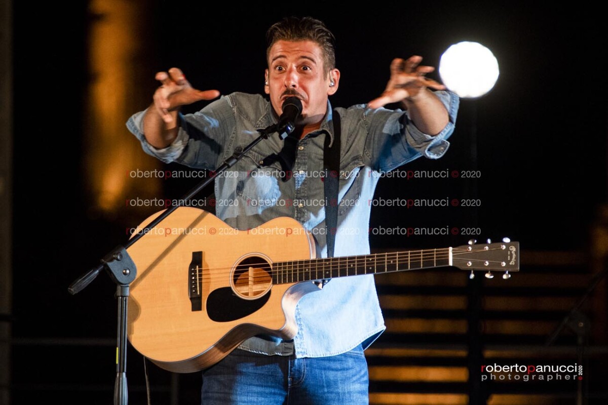 foto concerto Francesco Gabbani - Teatro Romano di Ostia Antica 01-09-2020