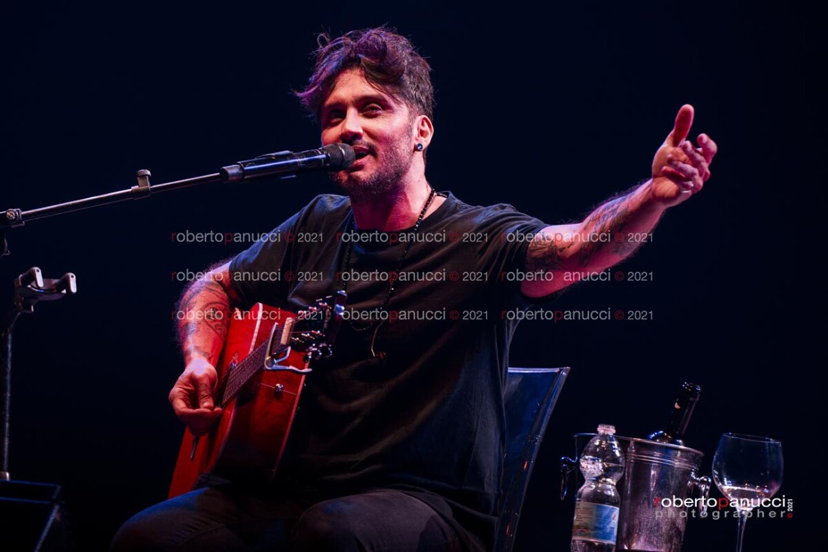 foto concerto Fabrizio Moro - Auditorium Parco della Musica 02-07-2021