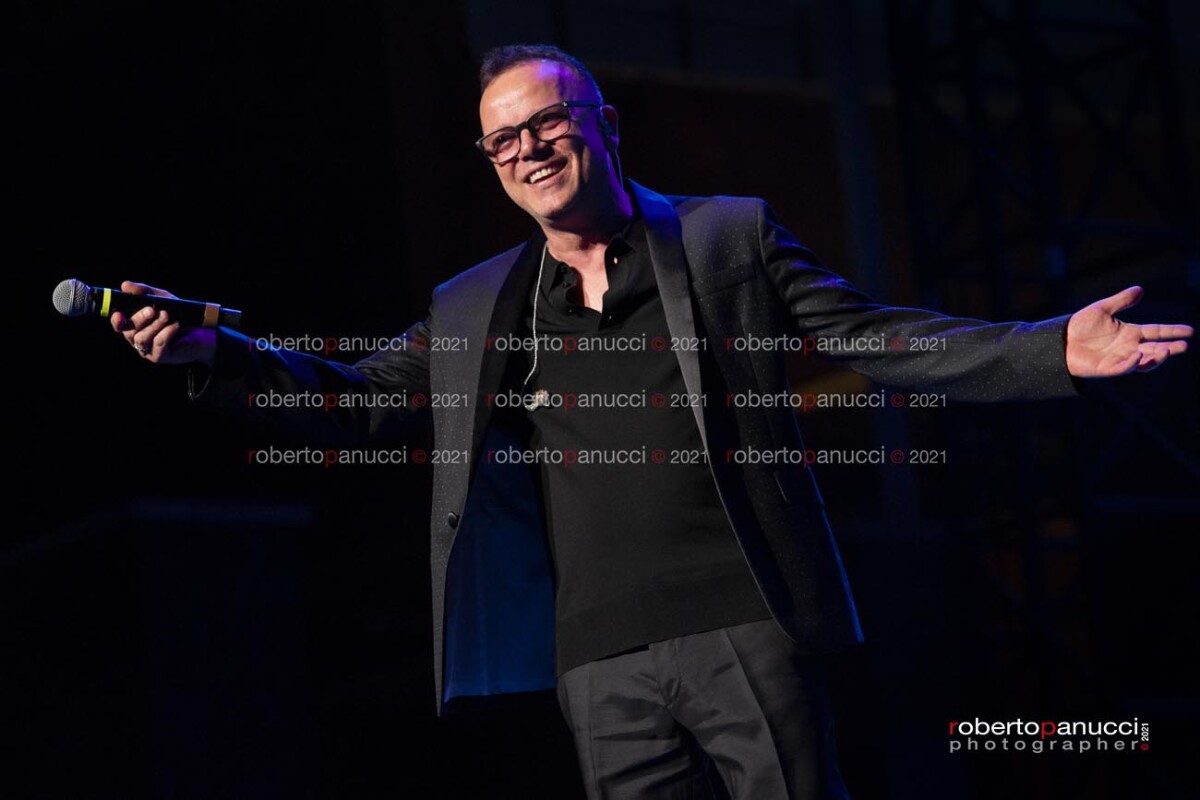 foto concerto Gigi D'Alessio - Auditorium Parco della Musica 09-07-2021