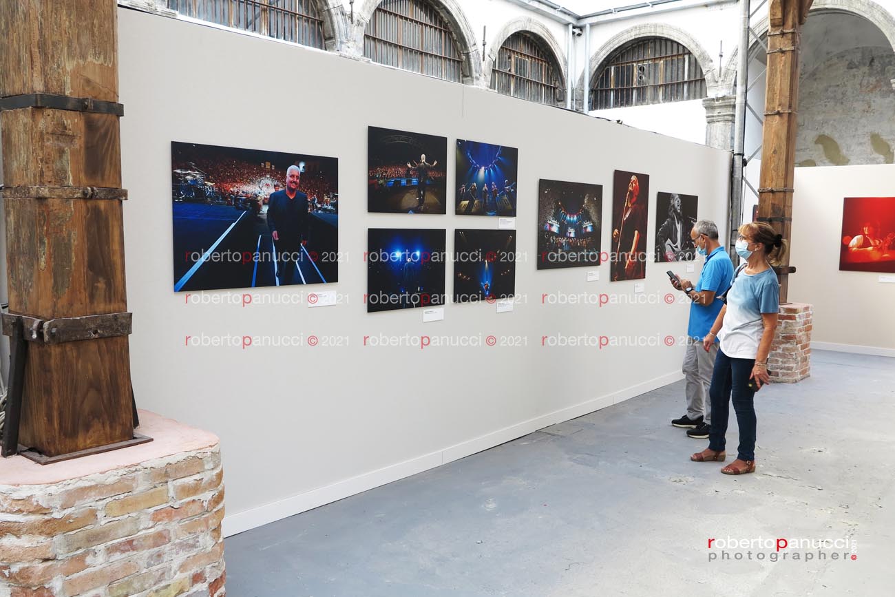 foto mostra Pino Daniele Alive - Apertura al Pubblico - Fondazione Made in Cloister Napoli 18-09-2021