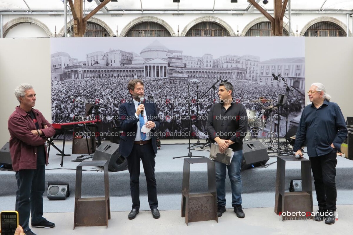 foto mostra Pino Daniele Alive - Apertura alla Stampa - Fondazione Made in Cloister Napoli 17-09-2021