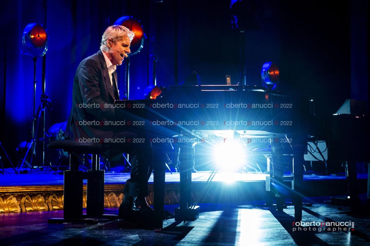 foto concerto Claudio Baglioni - 12 Note - Teatro San Carlo Napoli 16-05-2022