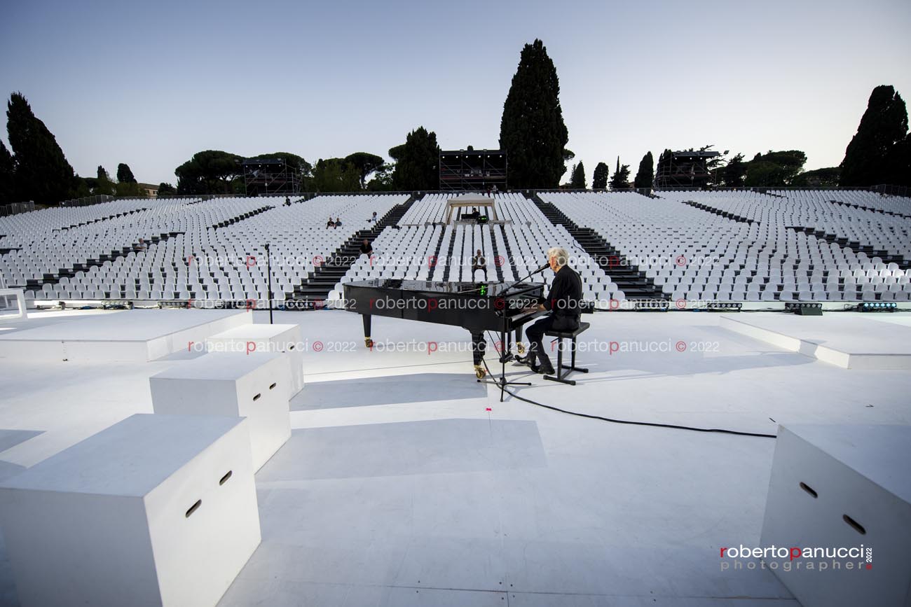 foto concerto Claudio Baglioni - 12 Note - Tutti sù - Terme di Caracalla 03-06-2022