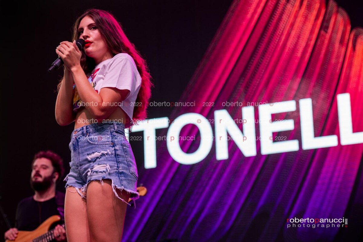 foto concerto Ditonellapiaga - Spring Attitude Festival - Cinecitta Studios 16-09-2022