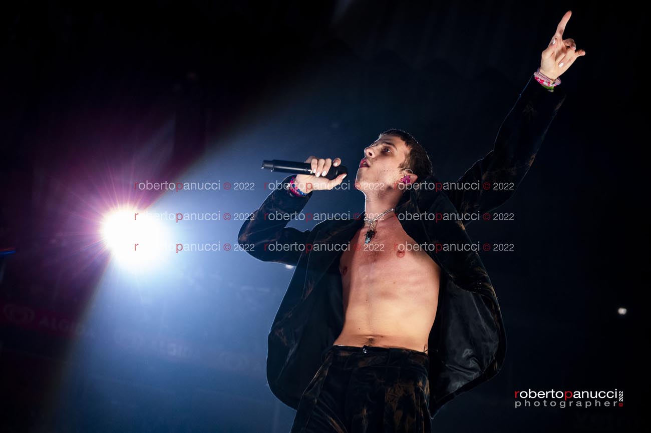 foto concerto Sangiovanni - Palazzo dello Sport 19-10-2022