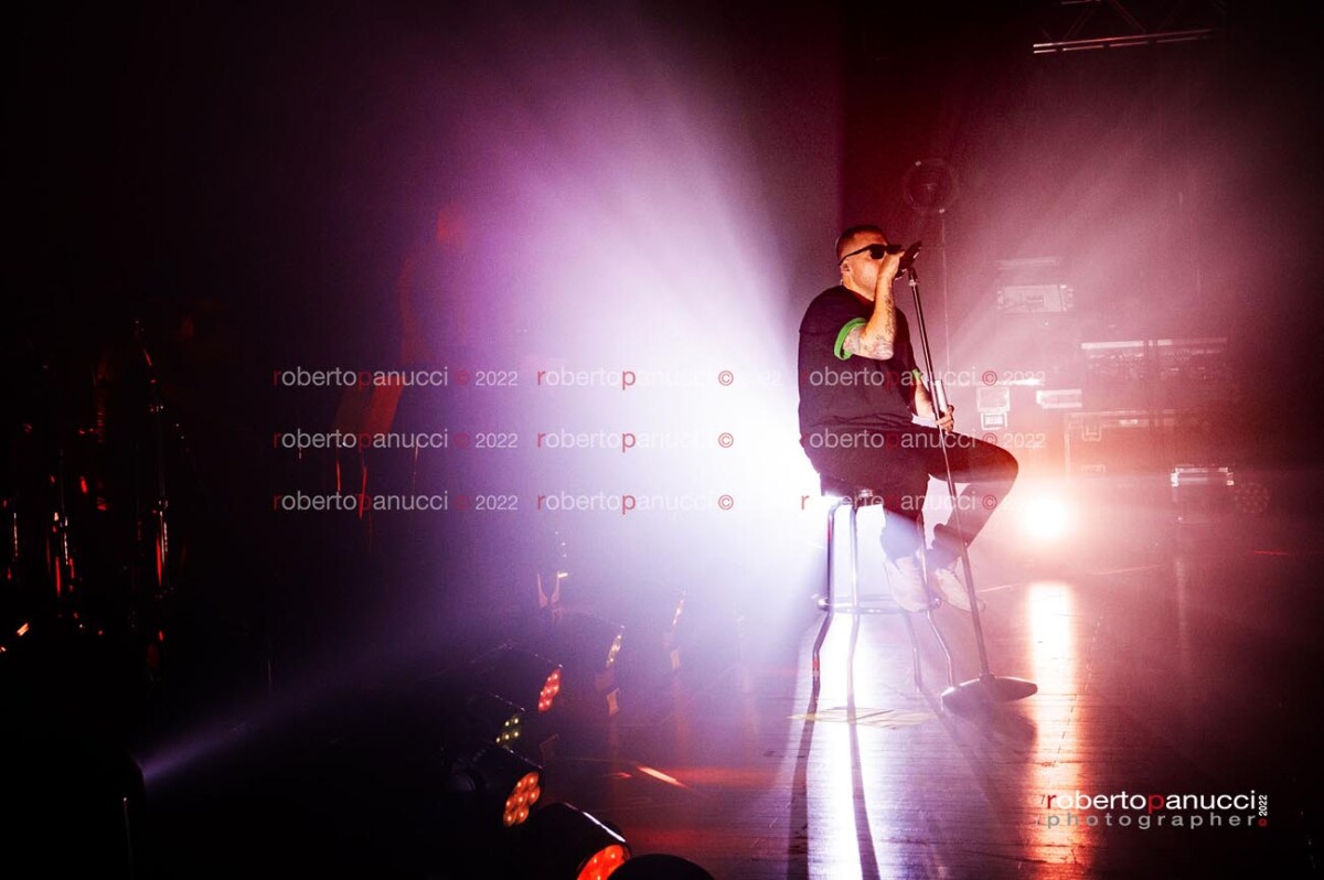 foto concerto Coez - feat Frah Quintale - Auditorium della Conciliazione 21-12-2022