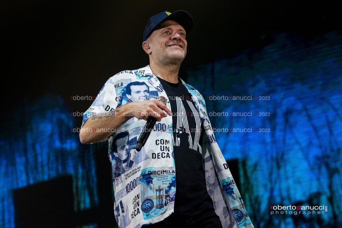 foto concerto Max Pezzali - Palazzo dello Sport 08-12-2022