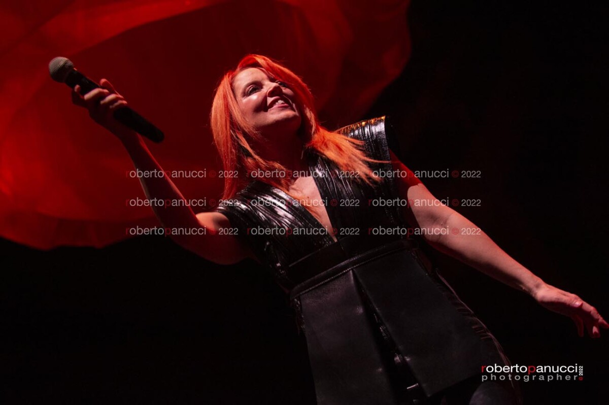 foto concerto Noemi - feat Carl Brave - Auditorium Parco della Musica 19-12-2022