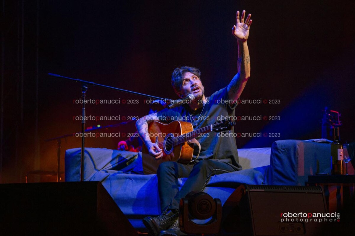 foto concerto Fabrizio Moro - Auditorium Parco della Musica 20-03-2023